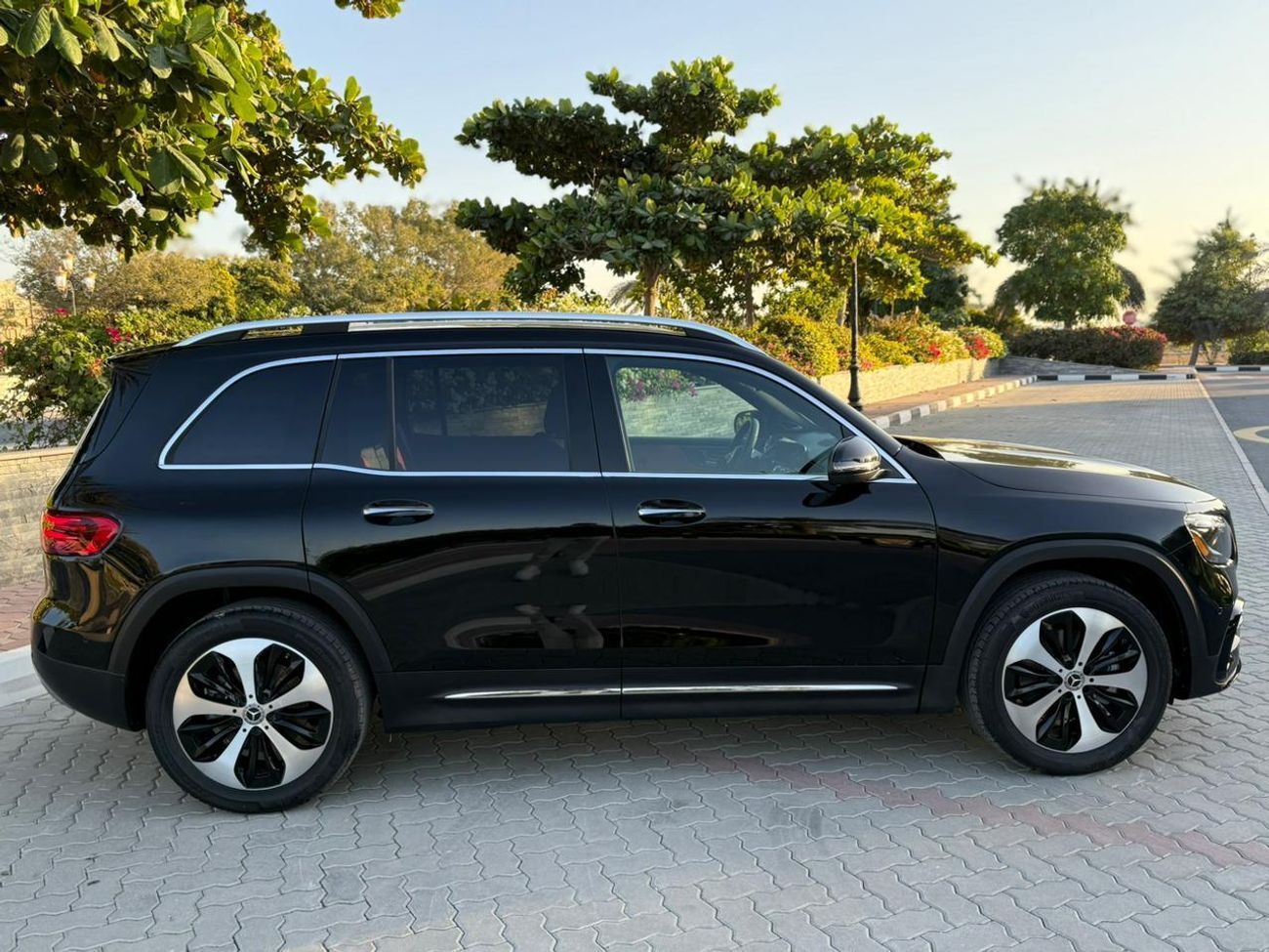 مرسيدس بنز GLB 250 Std 2.0L