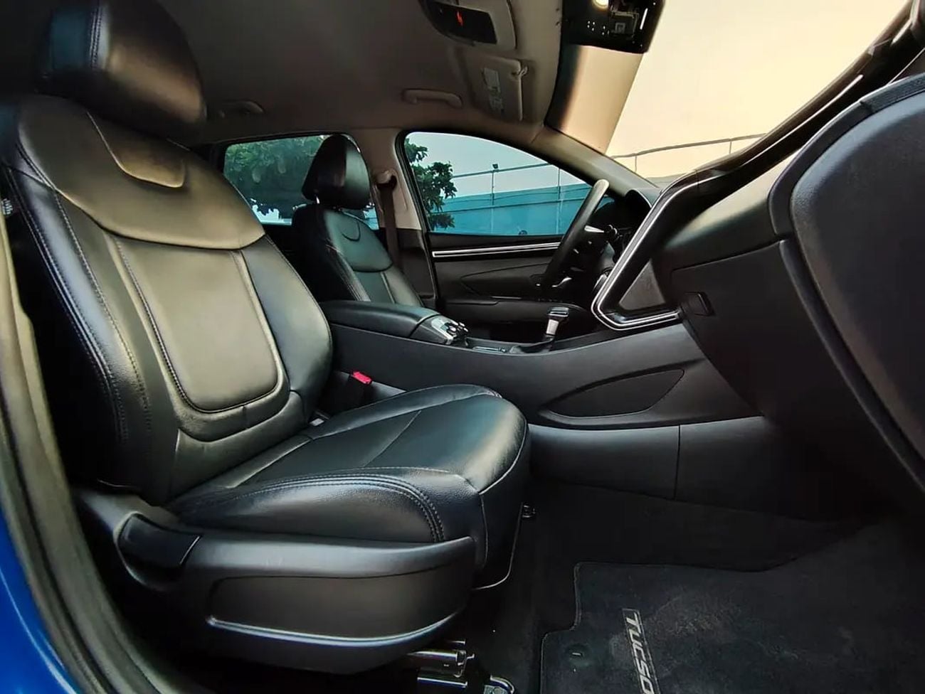 Hyundai Tucson US specs Clean Title With Original Paint Mid Option With Very Low KM