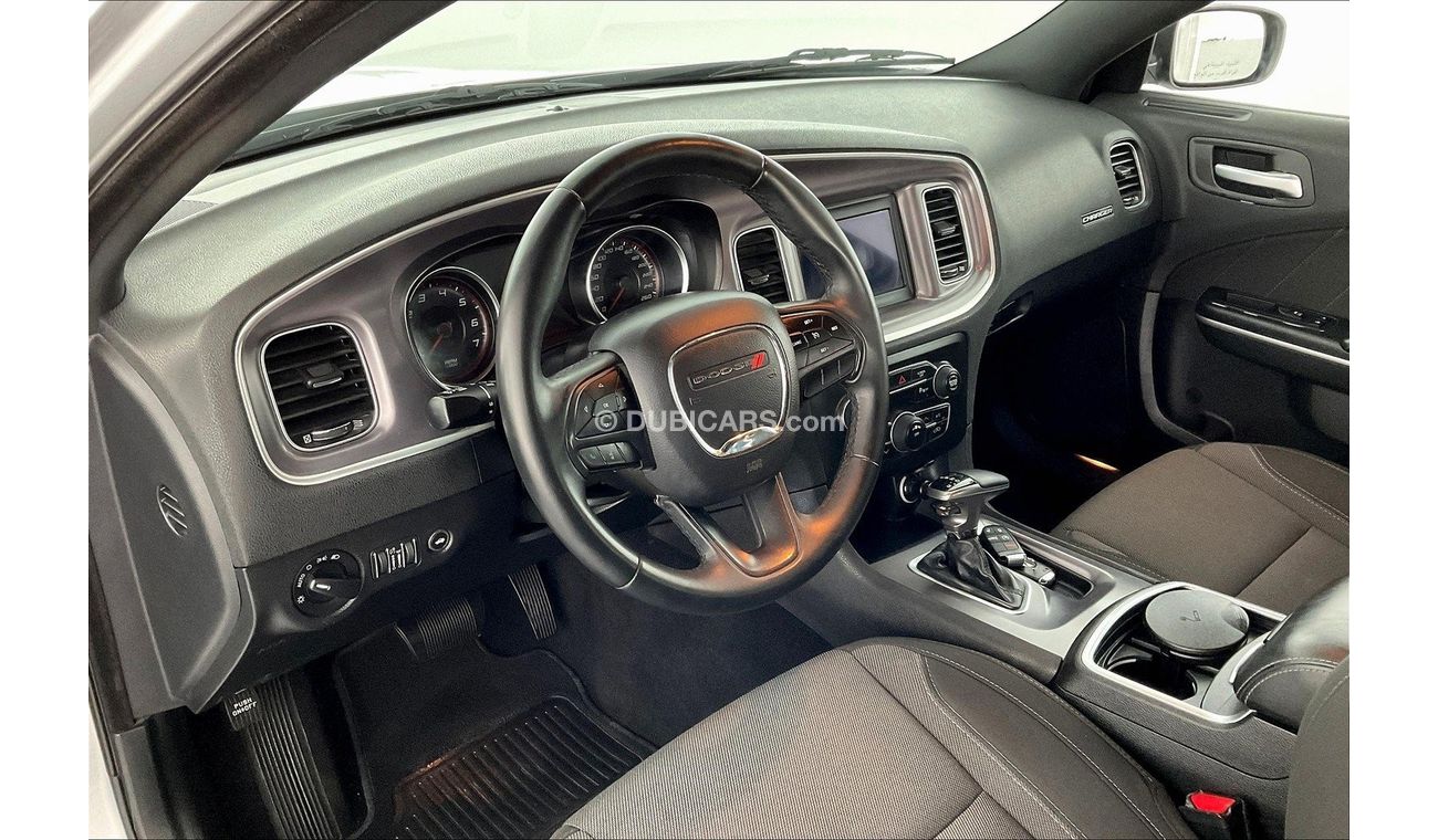 Dodge Charger SXT / SE