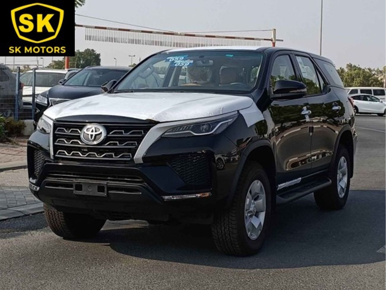 Toyota Fortuner DIESEL, 2.4L V4 /  ALLOY RIMS / PARKING SENSOR / 4WD (CODE # FD24B)