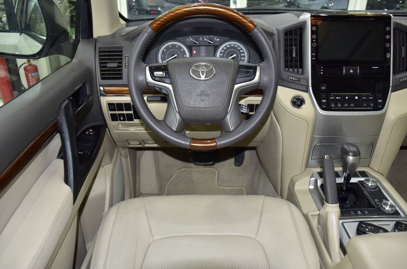 تويوتا لاند كروزر EXCELLENT DEAL for our Toyota Land Cruiser GXR ( 2018 Model ) in White Color GCC Specs