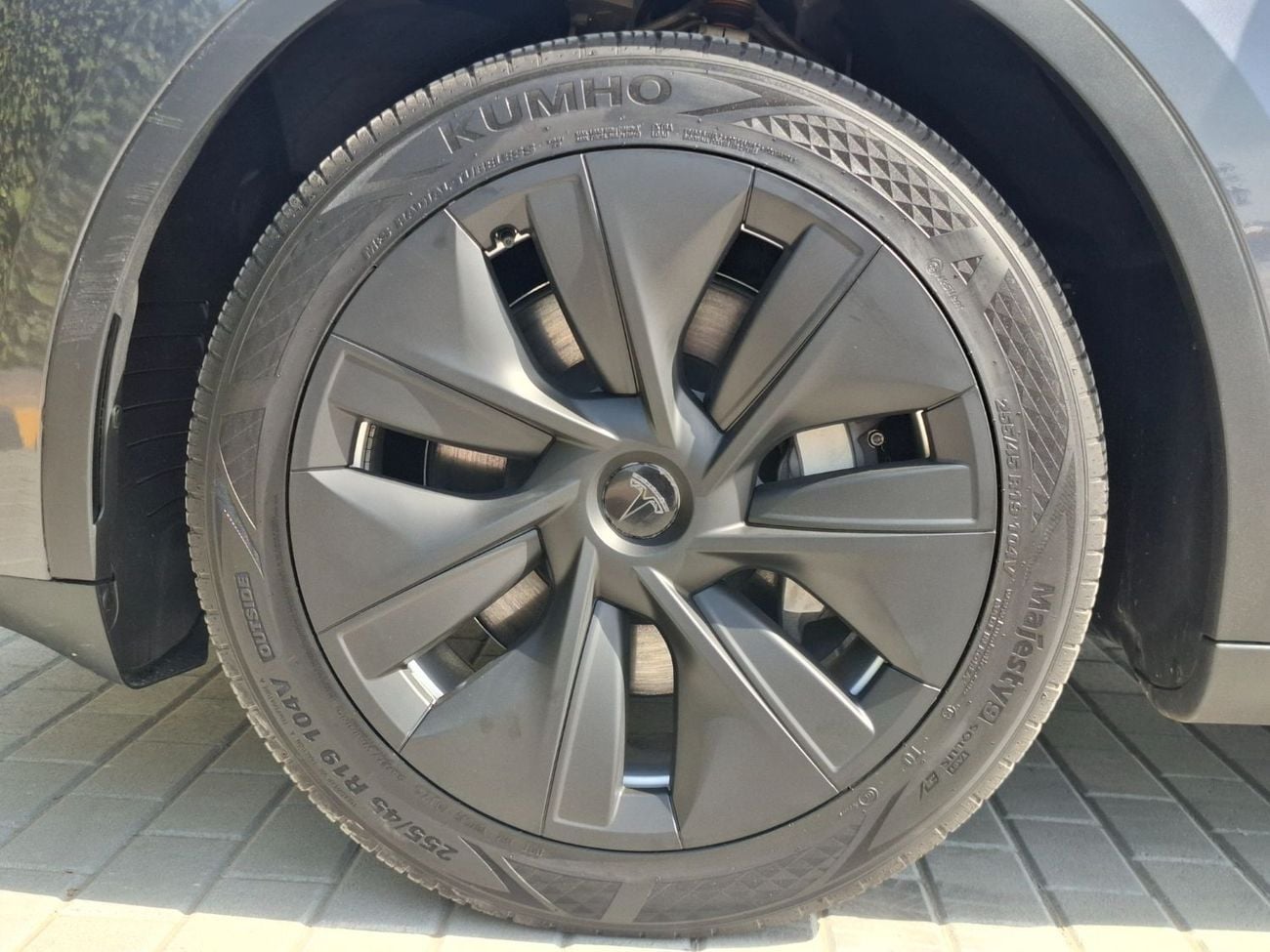 تسلا موديل Y Performance (AWD)