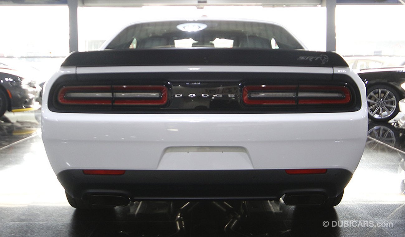 Dodge Challenger SRT Hellcat V8, GCC Specs with 3 Yrs or 100K km Warranty