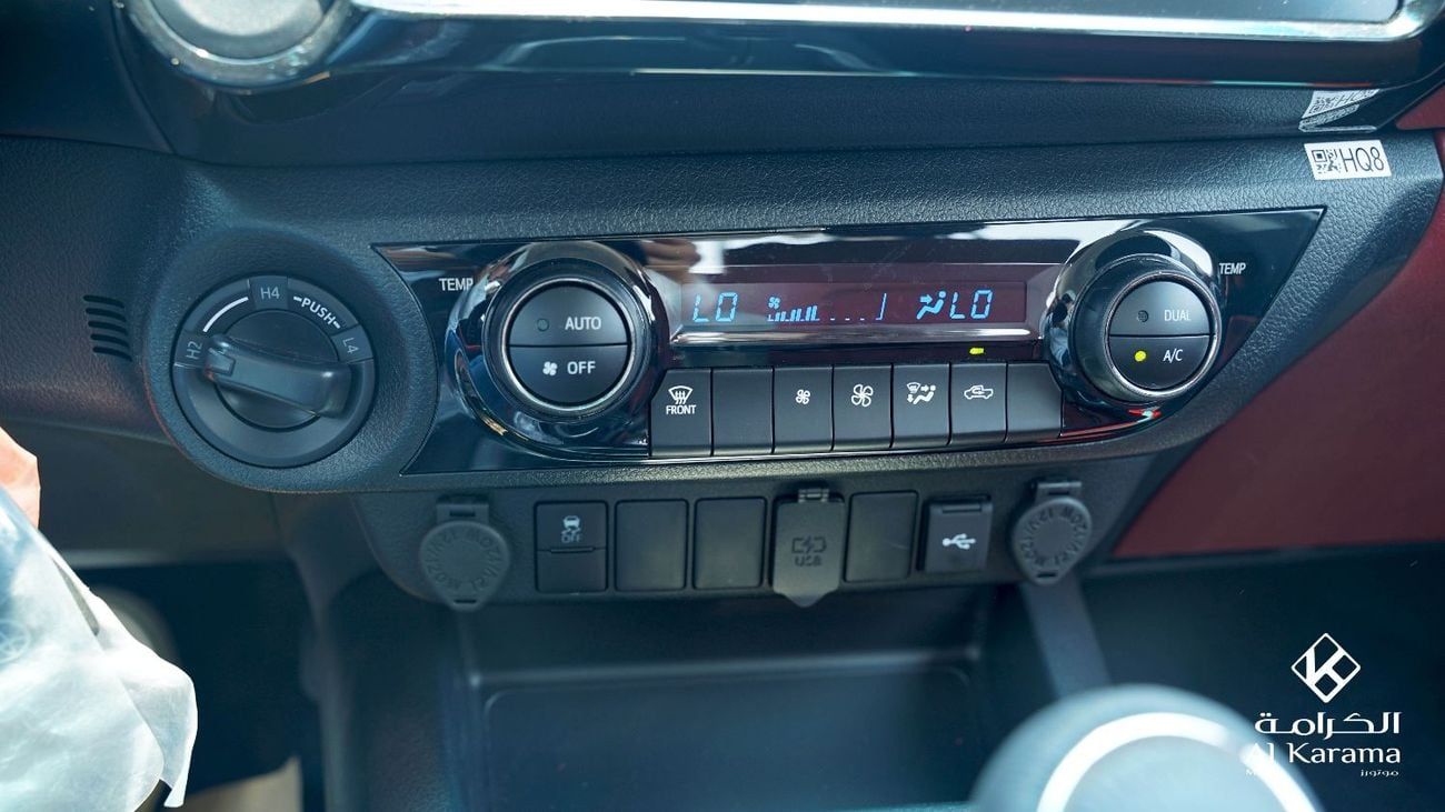 Toyota Hilux 2.7 SR5 | 4x4 MANUAL TRANSMISSION | GCC Specs |  | Climate Control | CHROME BUMPER