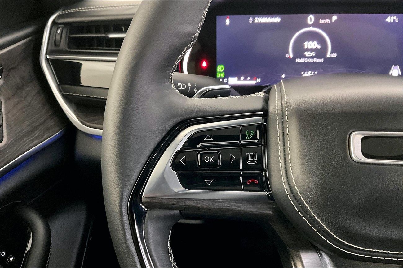 جيب جراند شيروكي Overland | شامل الضمان | 0 ﺪﻔﻋﺓ ﺃﻮﻟﻯ