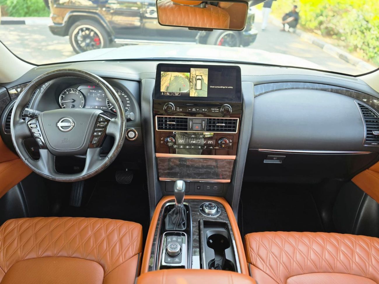 Nissan Patrol LE Platinum 5.6L 2022 GCC SINGLE OWNER WITH AGENCY SERVICE HISTORY IN MINT CONDITION