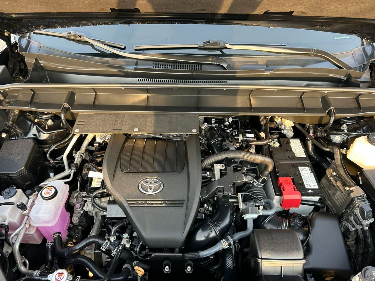 Toyota Highlander 2023 Toyota Highlander 2.4L V4 Turbo - XLE Full Option AWD 4x4 - Radar & Wireless charger -