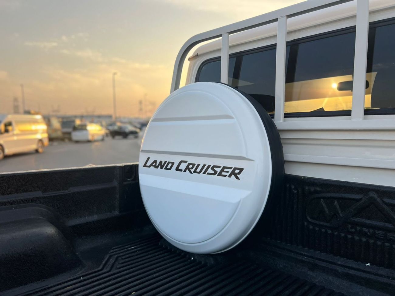 تويوتا لاند كروزر بيك آب 2018 Toyota Land Cruiser Pick up - Single Cabin - 4.0L V6 - AWD 4x4 - Patrol Manual - Fully Maintain