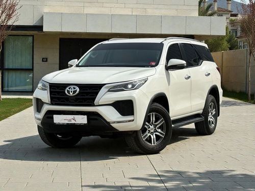 تويوتا فورتونر EXR 2.7L (164 HP)  4WD A/T | 2022 | GCC SPECS | AED 1,420 per month