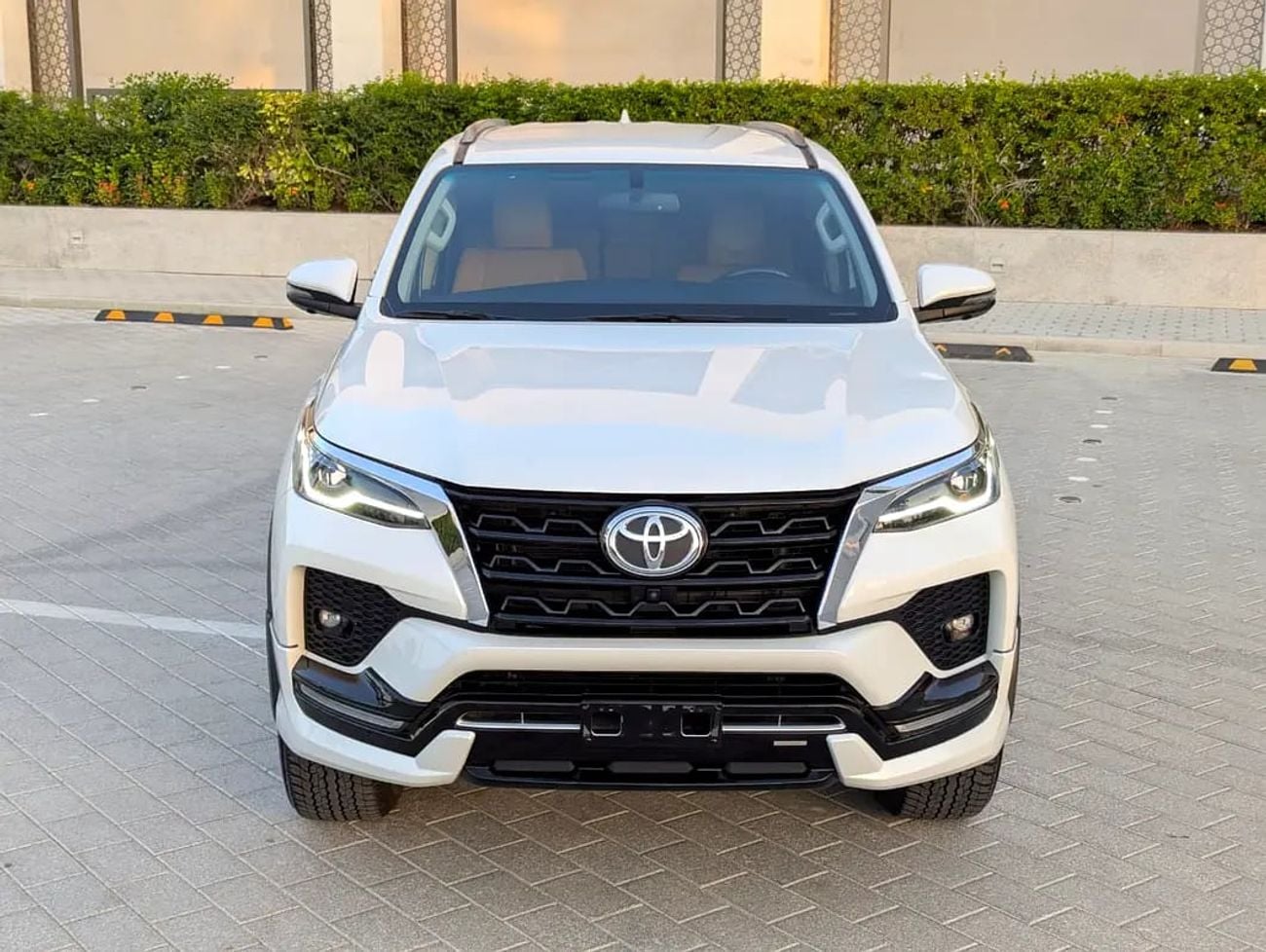 تويوتا فورتونر VXR V6 4.0L Original Paint Accident Free Almost GCC Specs