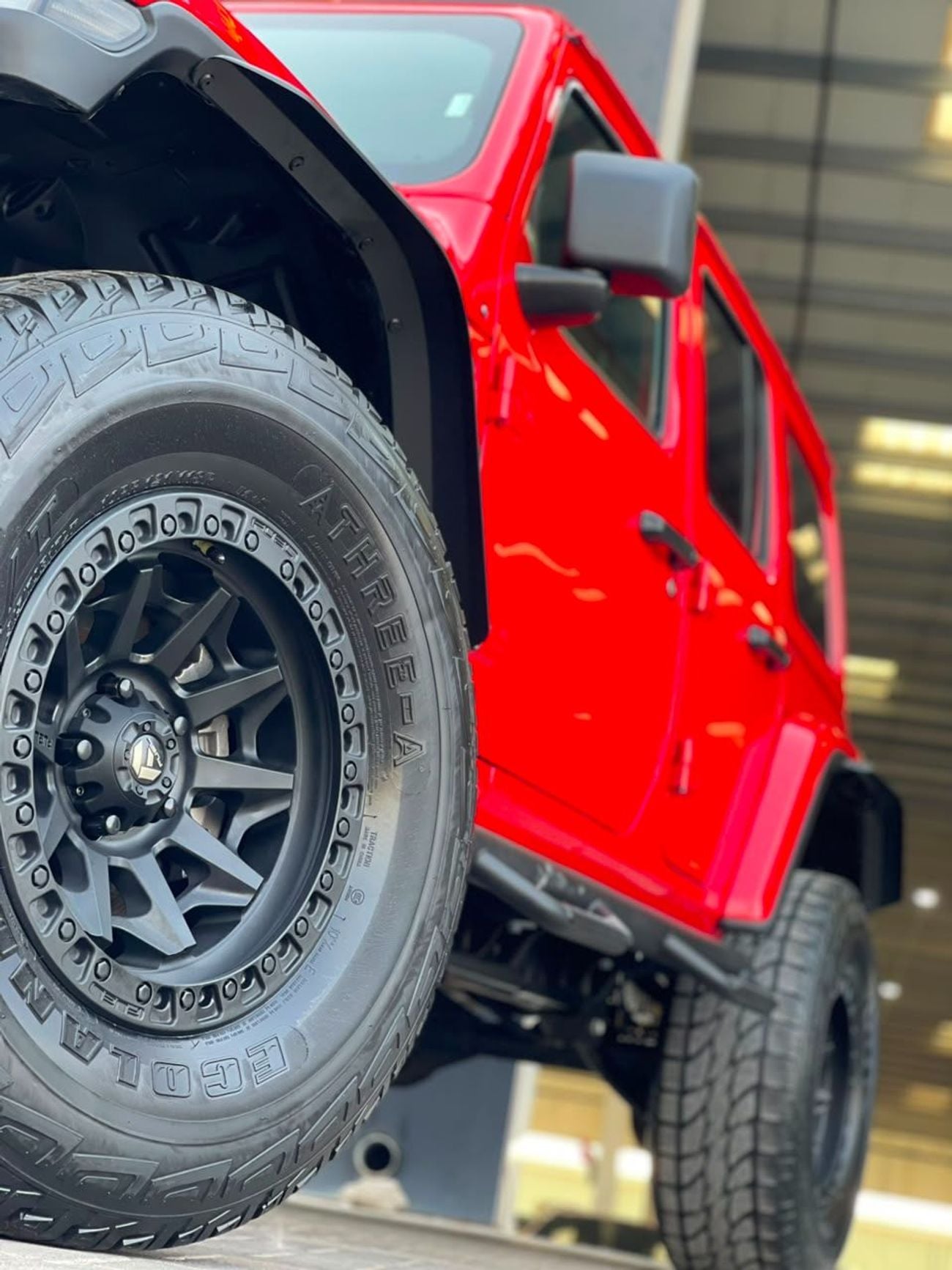 Jeep Wrangler Unlimited SAHARA 1400 MILE ONLY! / LEATHER / FOX SUSPENSION KIT / BEAD-LOCK RIMS / REMOTE START / RADAR