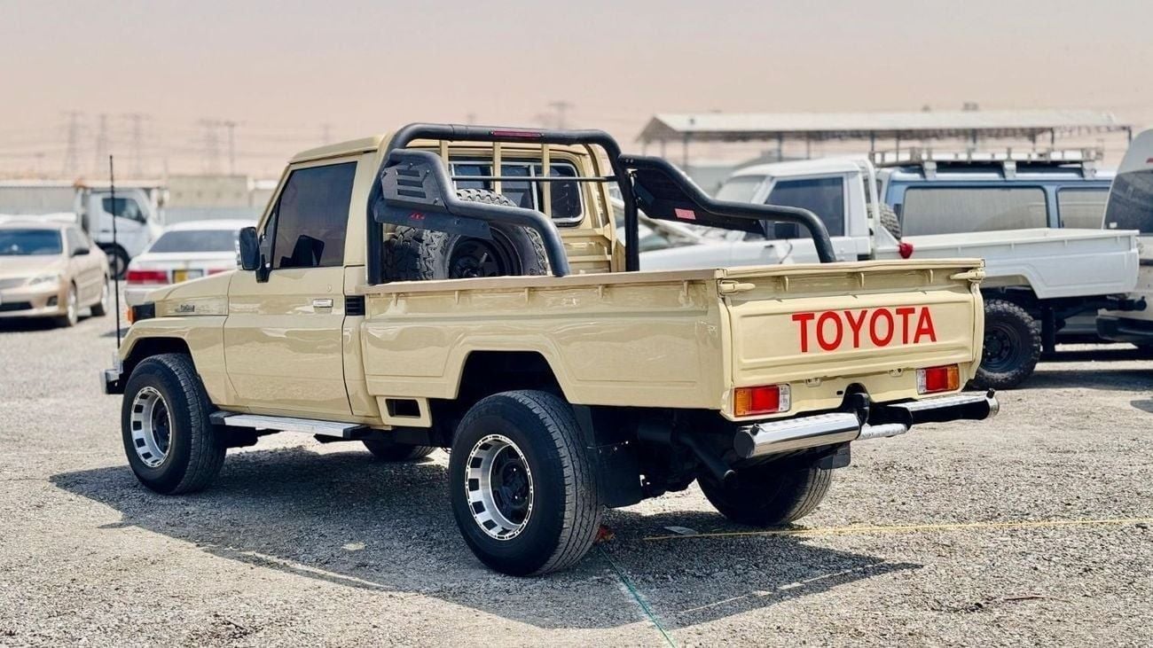 Toyota Land Cruiser Pick Up SINGLE CABIN | MANUAL TRANSMISSION | LHD | 4.5L PETROL ENGINE | 1995 | 4 X 4 | SPORTS BAR