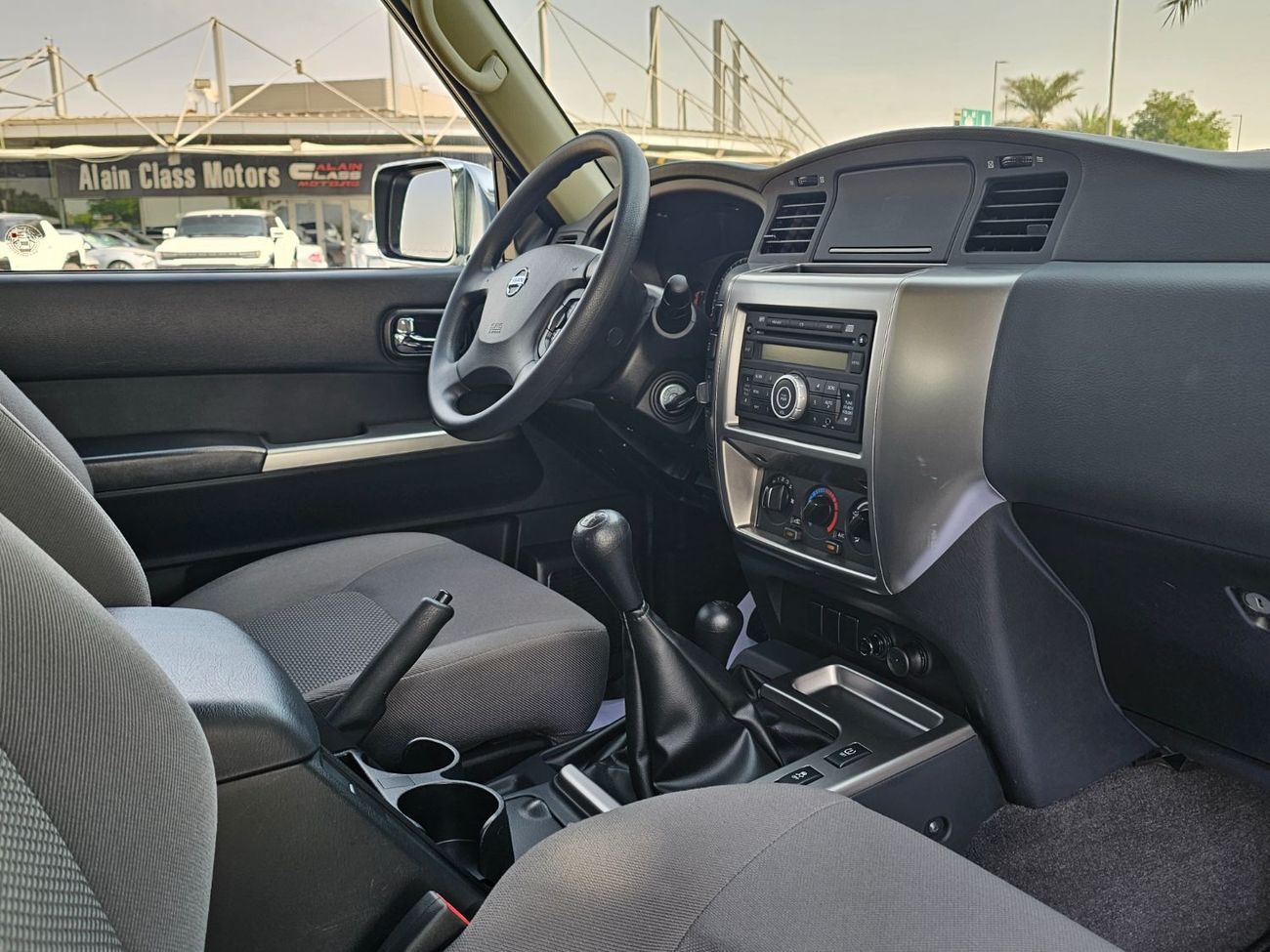 Nissan Patrol Safari GL 4.8L M/T (7 Seater)