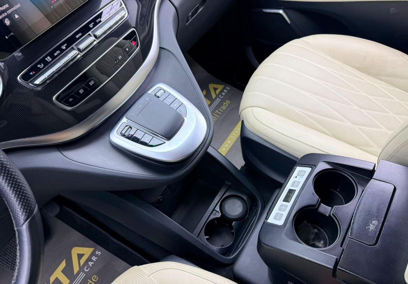 Mercedes Benz V 250 2022 Mercedes Benz V250 Falcon Edition, 2027 MB Service Pack, Full MB Service History, GCC