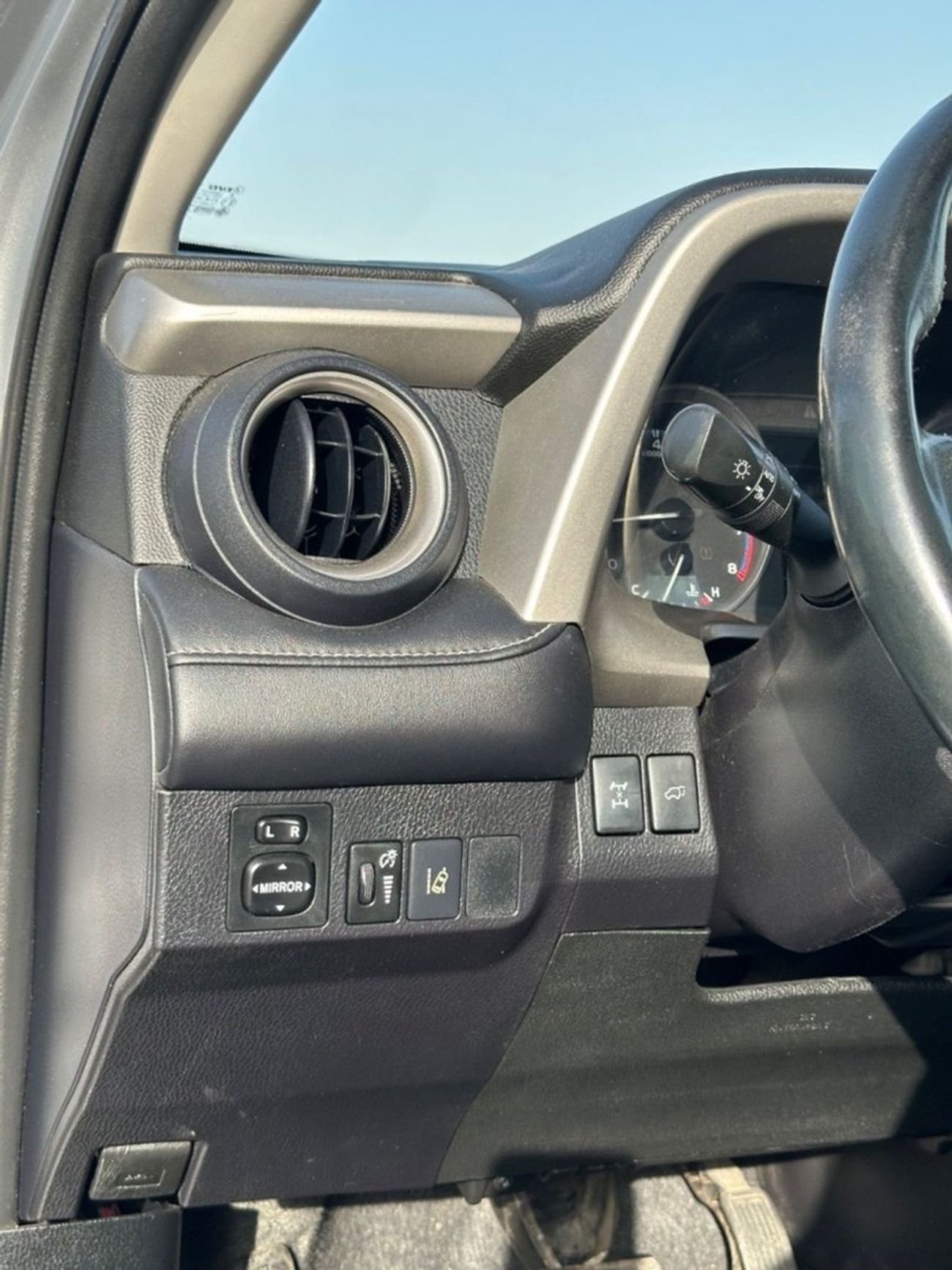 تويوتا راف ٤ Limited 2.5L push start, leather seats, Power seats,sunroof