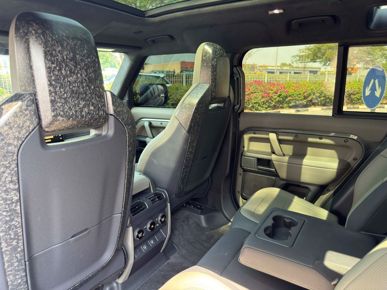 لاند روفر ديفندر 110 P635 OCTA V8