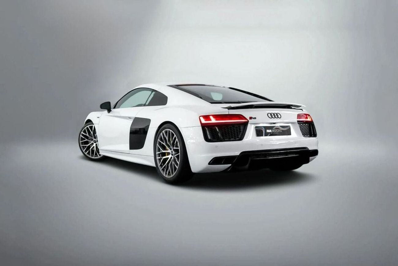 أودي R8 Spyder V10 RWD 5.2L (540 HP)