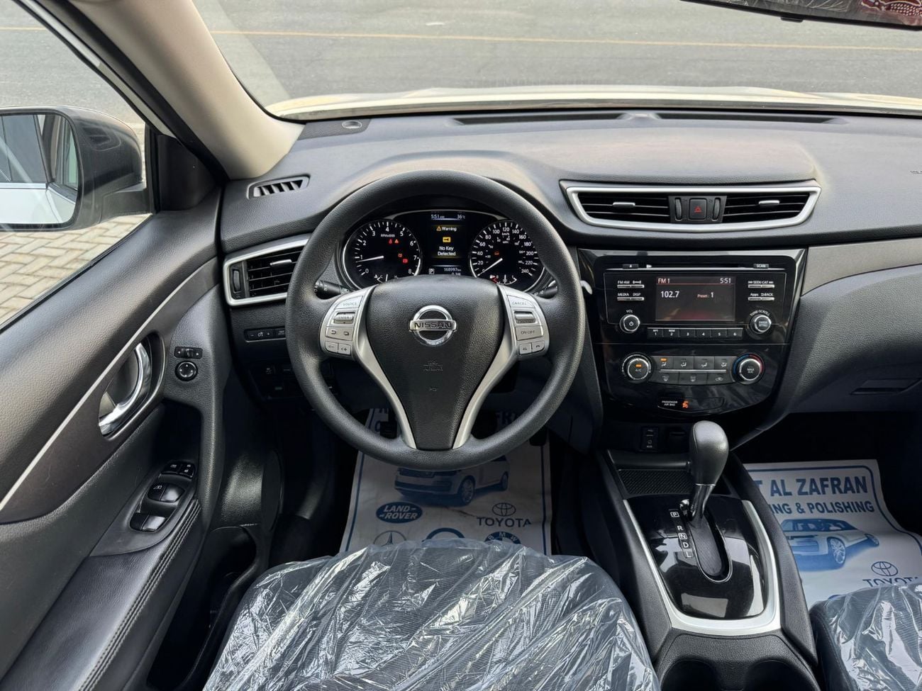 Nissan Rogue SV / V4 2.5L / PANORAMIC SUNROOF / BIG SCREEN / 4X4 / RIMS / IN PERFECT CONDITION