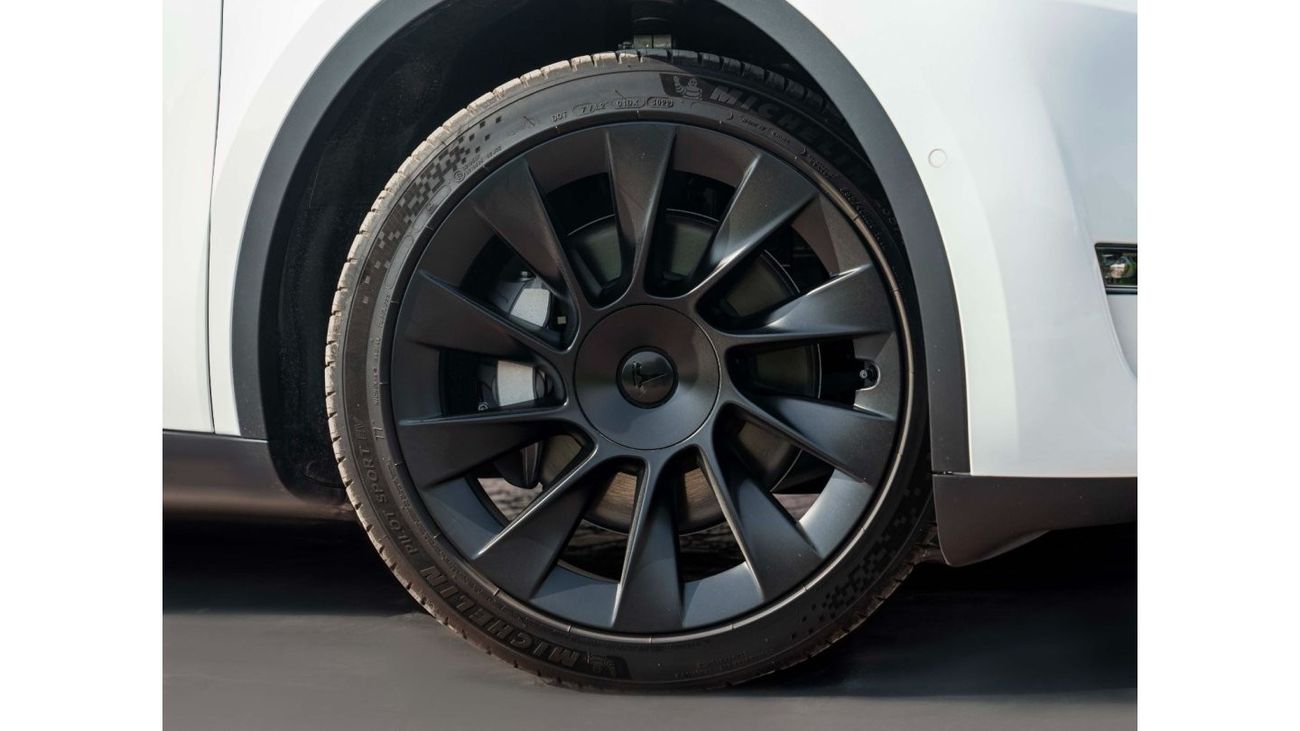 تسلا موديل Y AED 2,831 PM • MODEL Y LONG RANGE • ONLY 4,500 KMS • OFFICIAL TESLA WARRANTY UNTIL 2030•