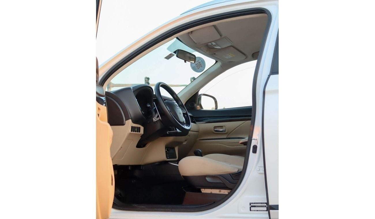 Mitsubishi Outlander GLS 2.4L Mitsubishi Outlander 2021 GCC 2.4L accident-free original paint in excellent condition 1281