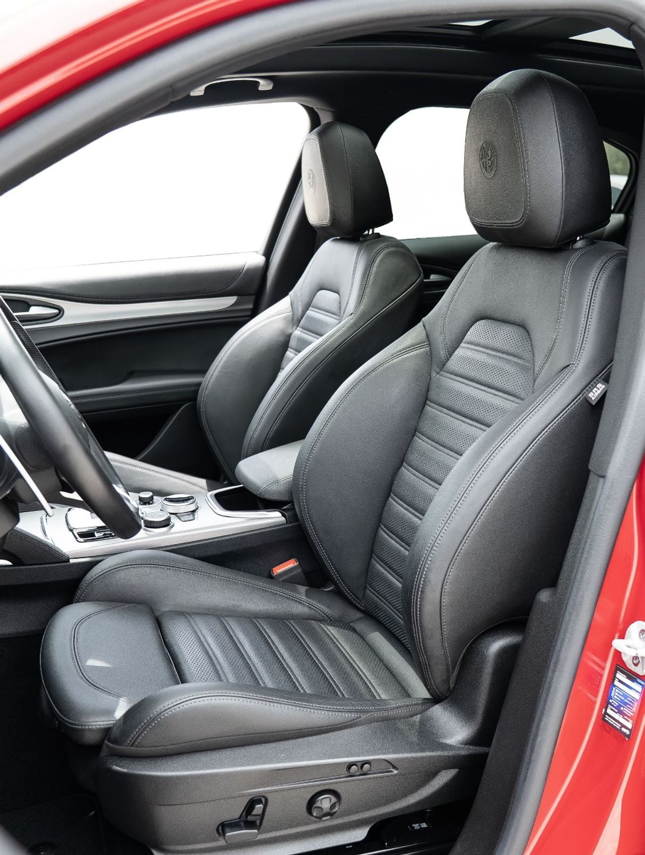 ألفا روميو ستيلفيو Veloce 2024 Alfa Romeo Stelvio Q4, 2028 Alfa Romeo Warranty, Low Kms, GCC