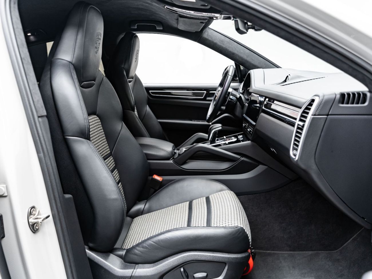 بورش كايان GTS Coupe