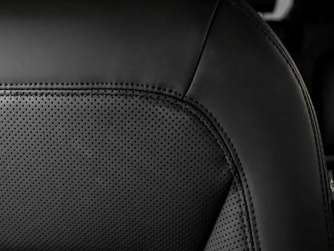 Land Rover Defender | 110 75th Limited Edition P400 | GCC Spec | With Warranty