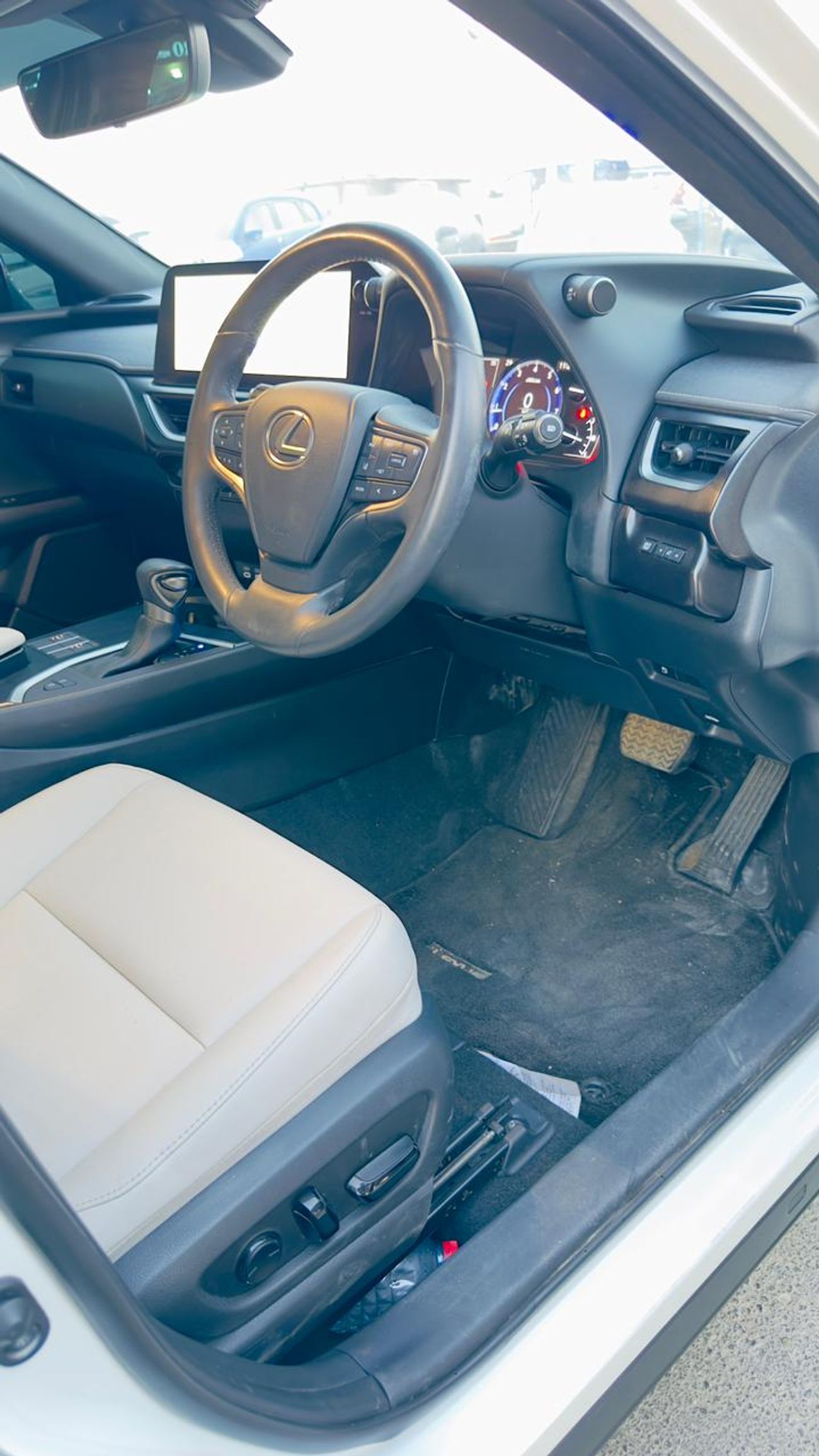 لكزس UX 200 PUSH START | LEATHER SEATS | AT | 2.0L PETROL | BACK CAMERA | ELECTRIC HEATED & POWER SEATS | 2023