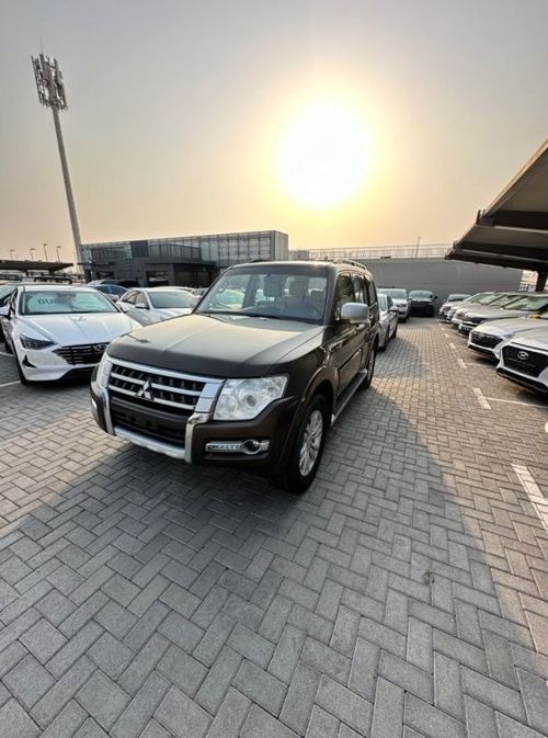 Mitsubishi Pajero GLS Highline خليجي خاليه من الحوادث