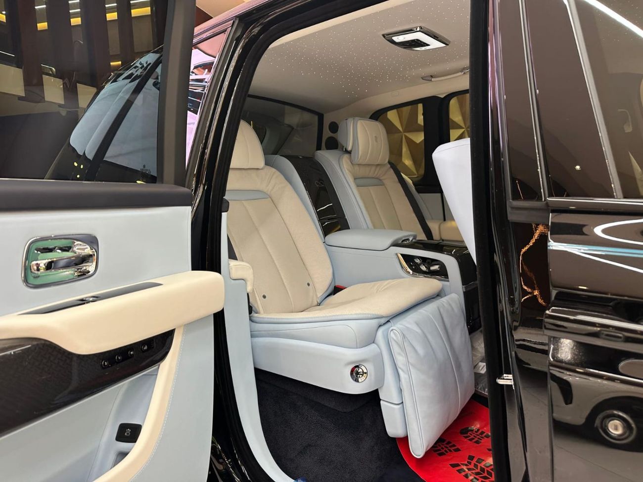 Rolls-Royce Cullinan 2025 Rolls-Royce Cullinan Black Badge | Black | Ultimate Luxury SUV