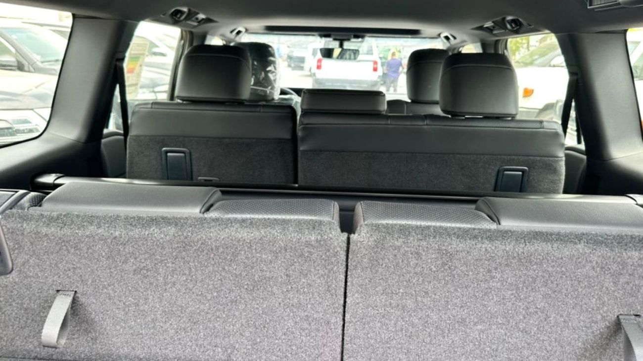 تويوتا برادو 2.4L Turbo, 4-Cylinder, DOHC, 16V . Automatic . 7 Seater . 5 Door . Four Wheel drive