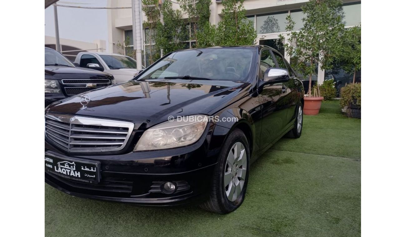 Mercedes-Benz C 200 Gulf model 2008, black color, cruise control, wheels, sensors, in excellent condition, you do not ne