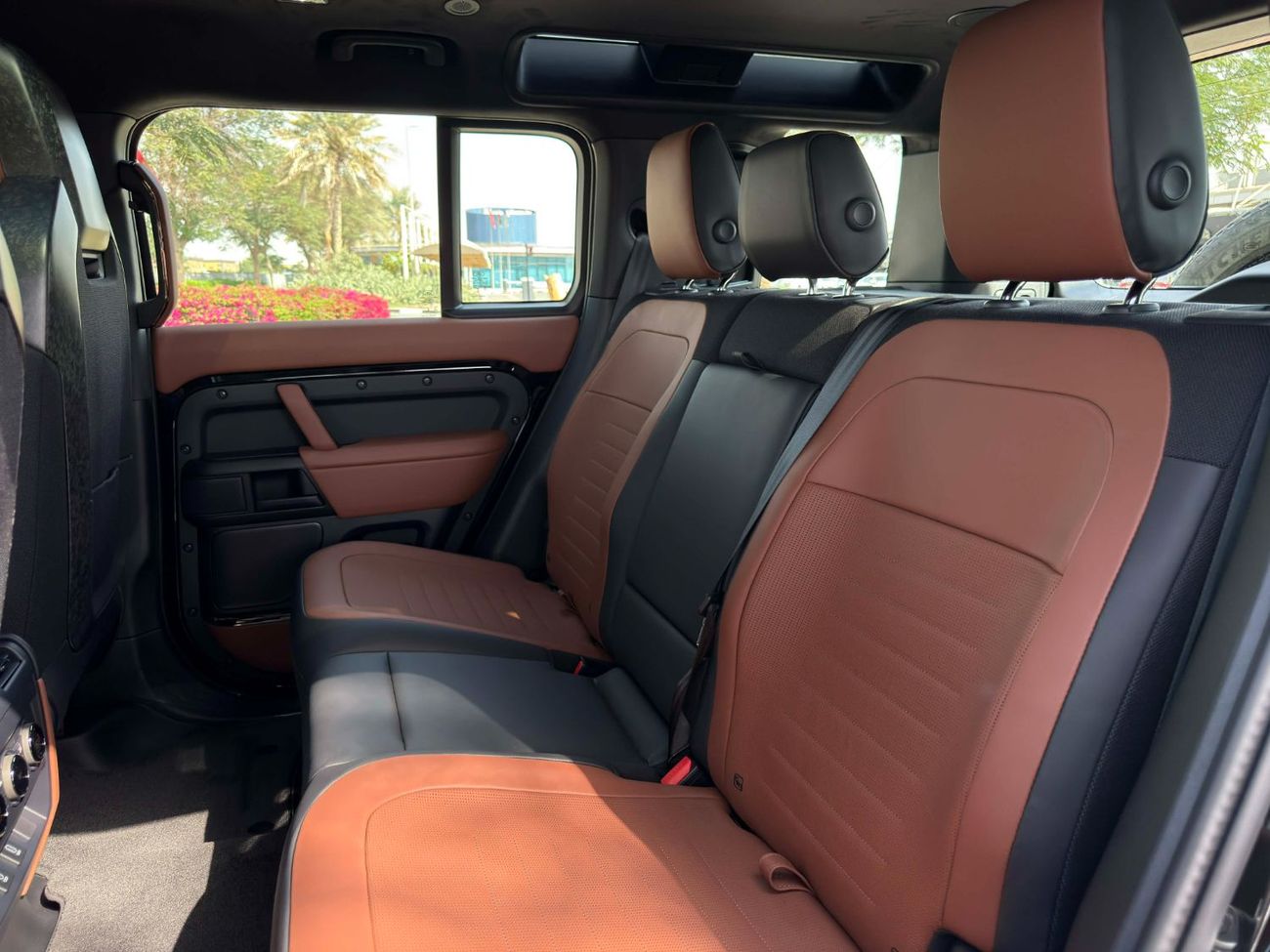 لاند روفر ديفندر BLACK EDITION**2026**GCC SPEC UNDER WARRANTY AND SERVICE