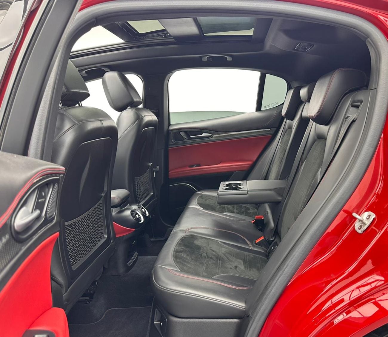 Alfa Romeo Stelvio 2020 Alfa Romeo Stelvio Quadrifoglio, Nov/2026 Alfa Romeo Warranty + Service Contract, FSH, GCC