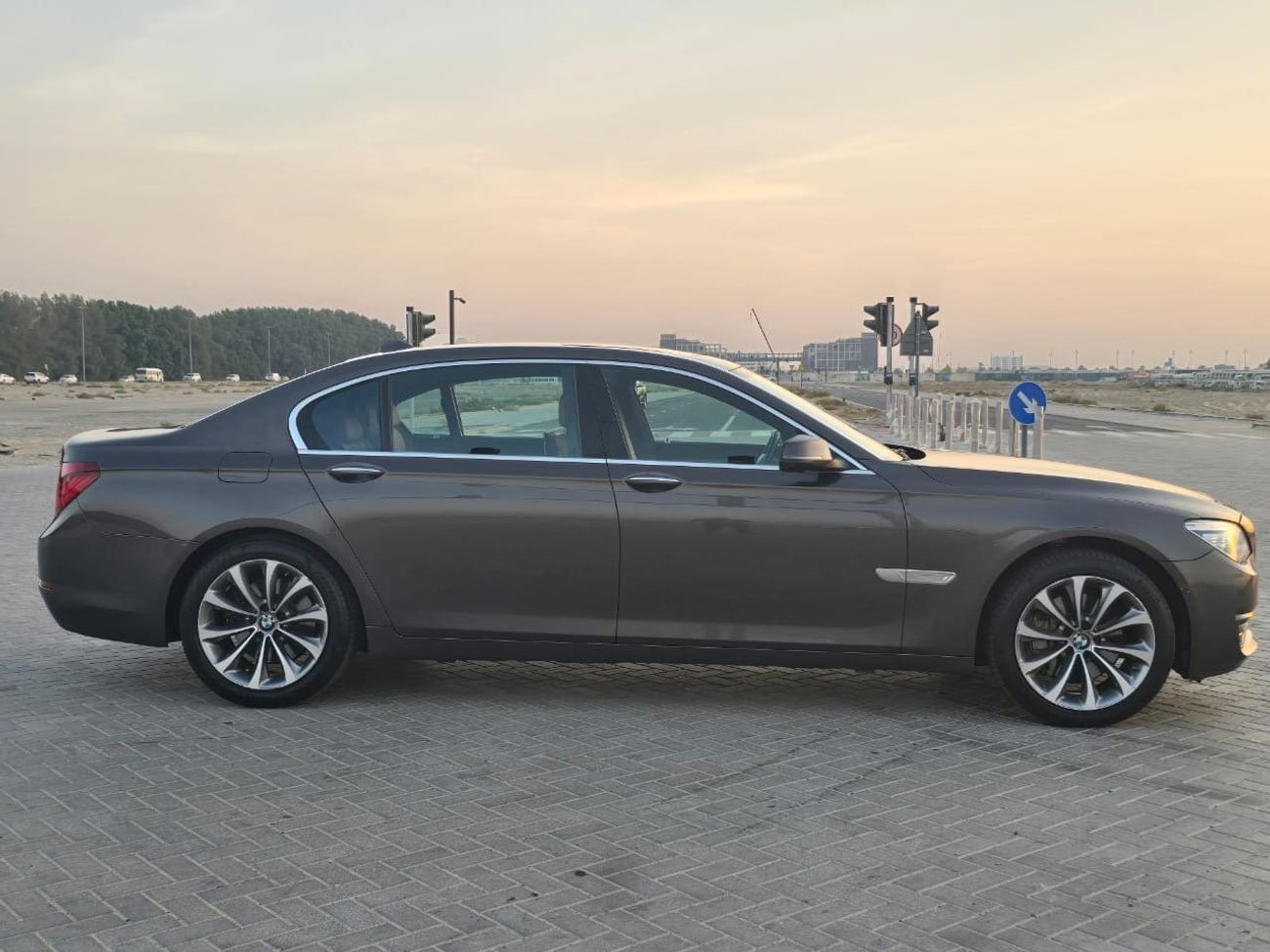 BMW 730Li MODEL 2015 GCC CAR PERFECT CONDITION INSIDE AND OUTSIDE FULL OPTION SUN ROOF LEATHER SEATS