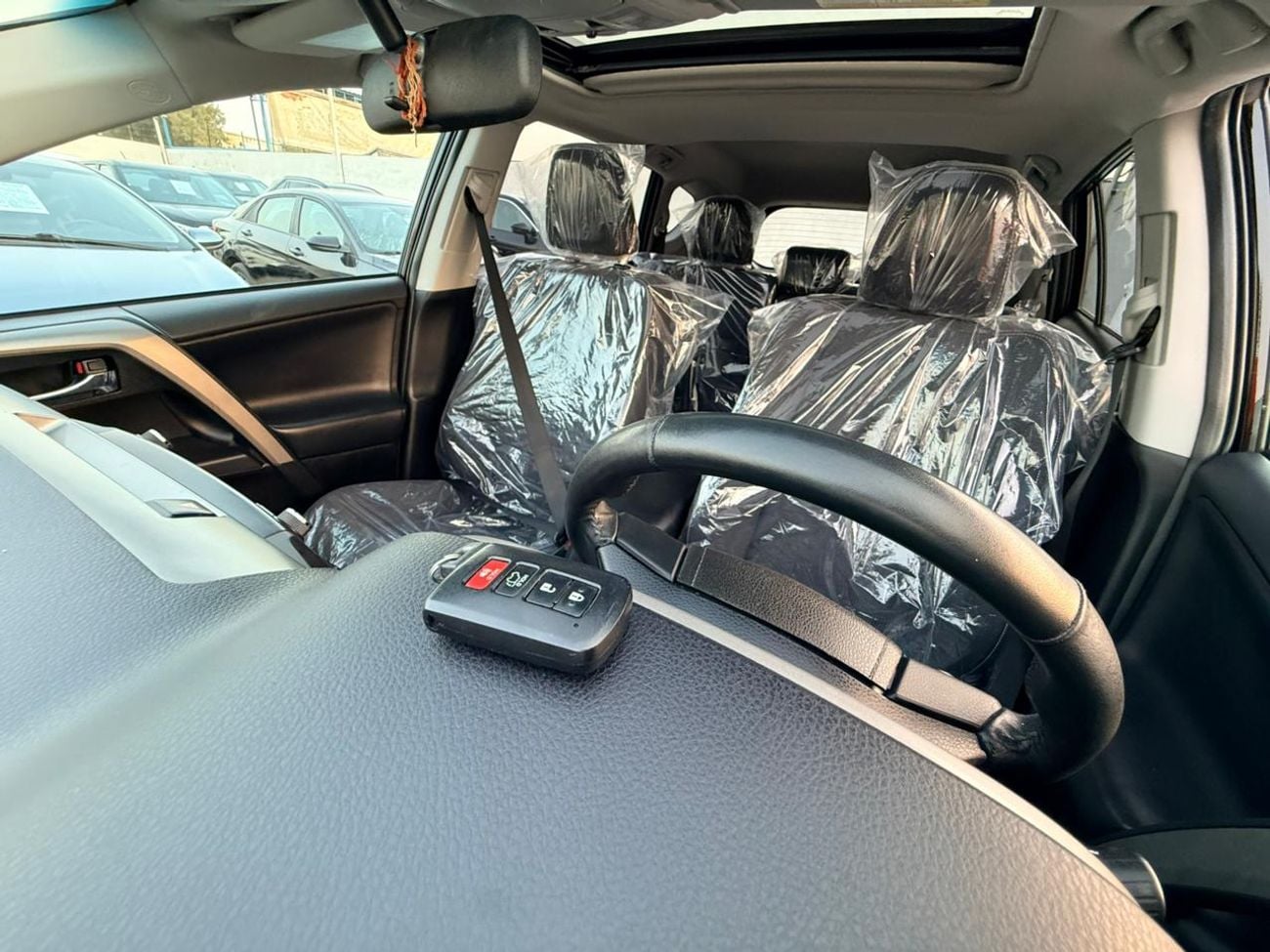 Toyota RAV4 2018 Toyota Rav4 XLE  ADVENTURE 4x4 AWD Full Option