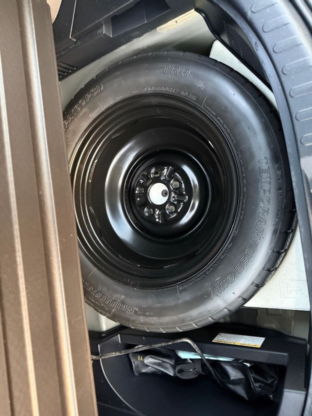 Toyota RAV4 VXR 2.5L XLE Sunroof, leather seats