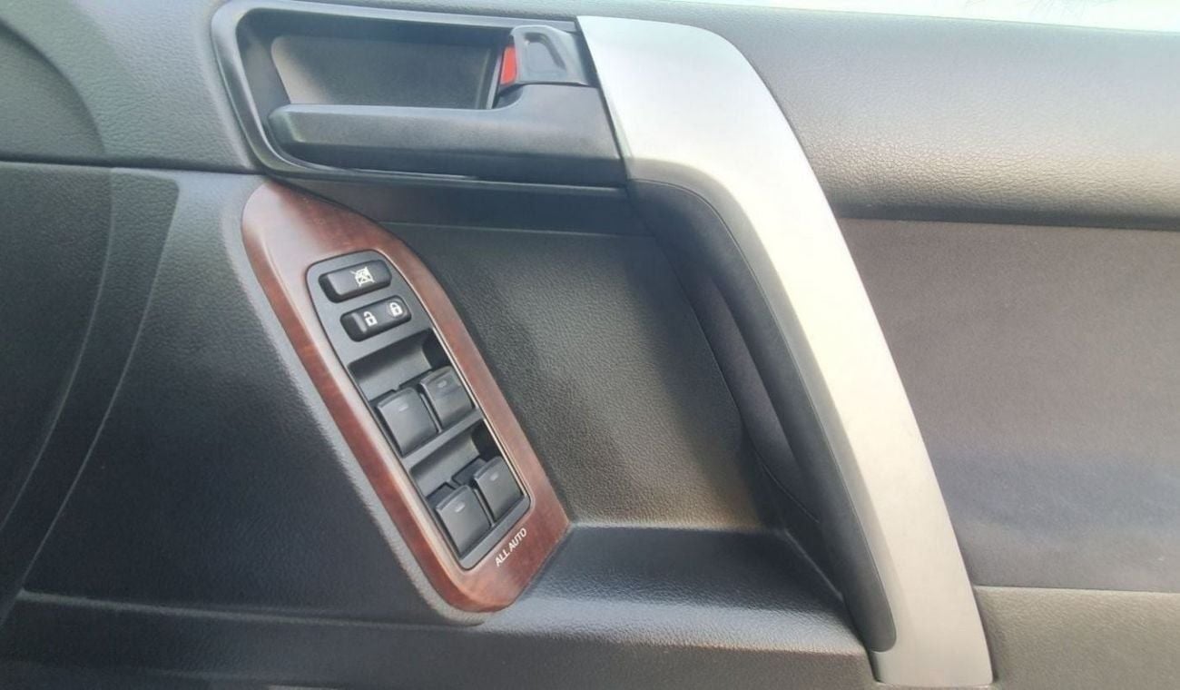 تويوتا برادو RHD DIESEL LEATHER SEATS