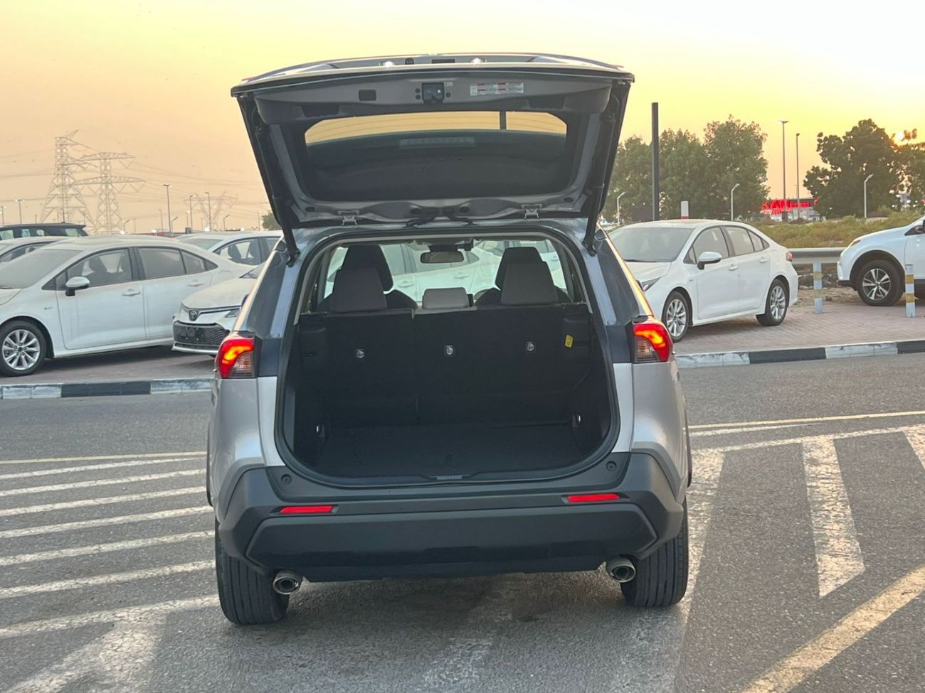 Toyota RAV4 2021 Toyota Rav4  XLE  Full Option AWD  -4x4-2.5L-V4- Sunroof Push Start Rear Camara