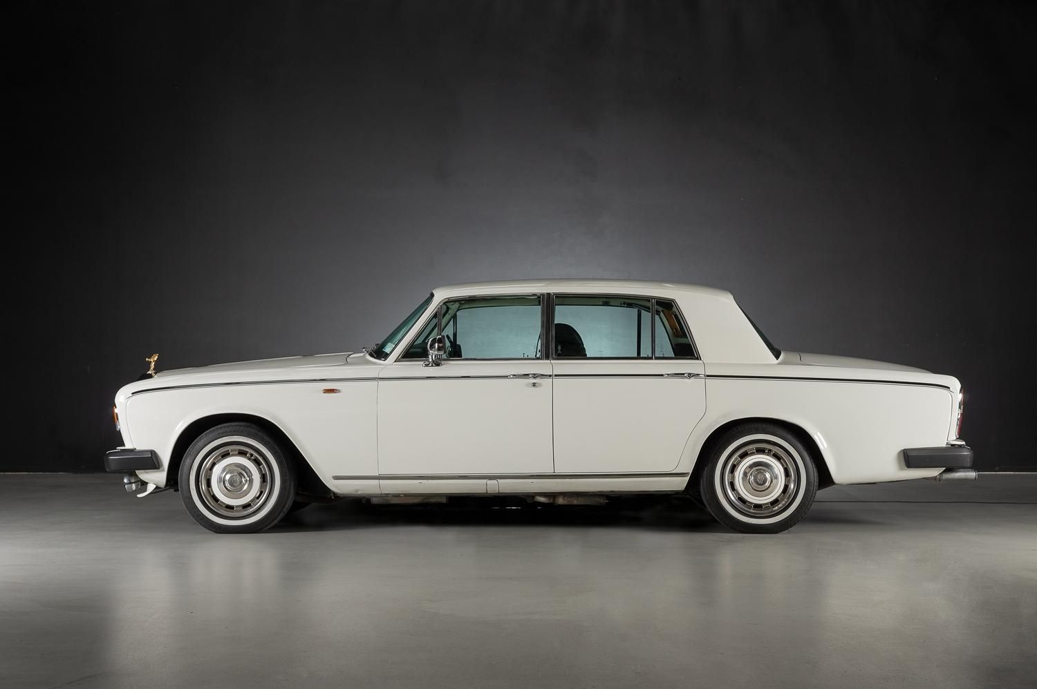 Rolls-Royce Silver Shadow exterior - Profile