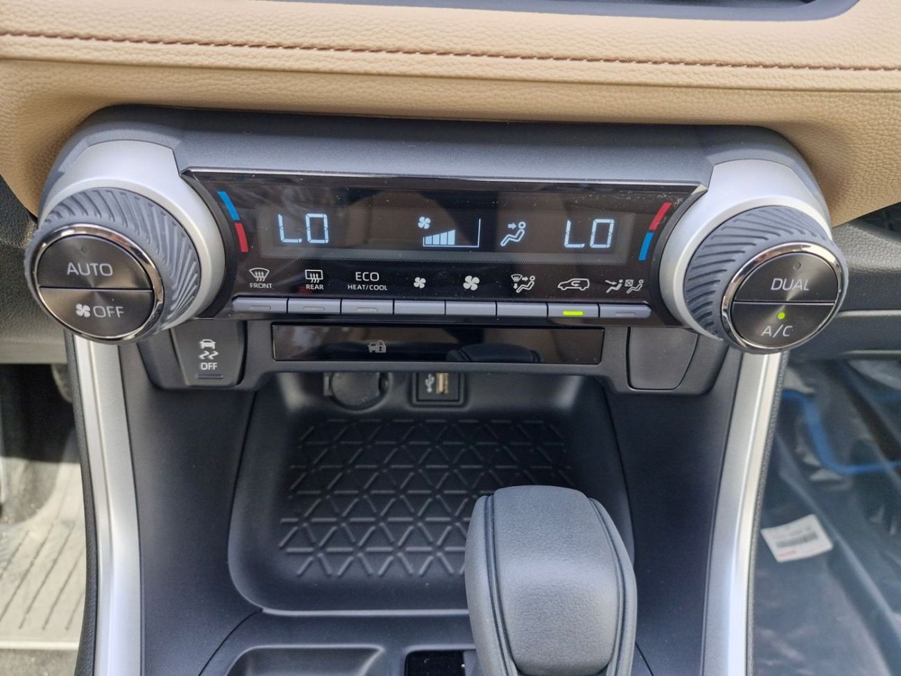 Toyota RAV4 2025 TOYOTA RAV 4 4X4 2.5L HYBRID PETROL A/T GCC BRAND NEW 0KM