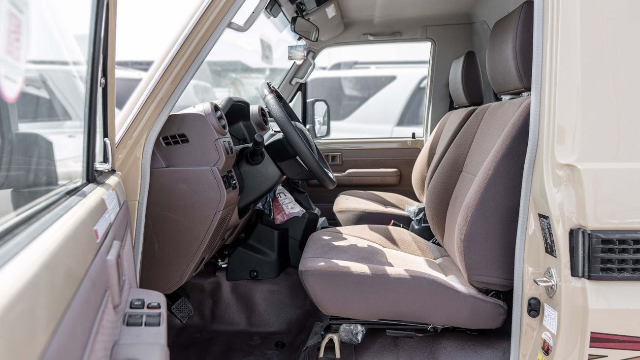 تويوتا لاند كروزر بيك آب 2025 Toyota Land Cruiser LC 79 2.8L AT Diesel with Chrome Bumper