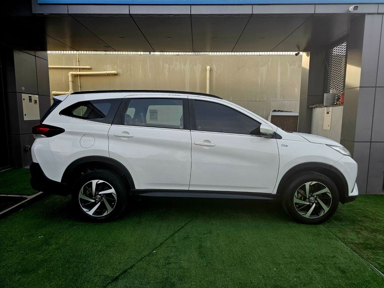 تويوتا راش EX/ PASSENGER 7 SEATS/ LOW MILEAGE