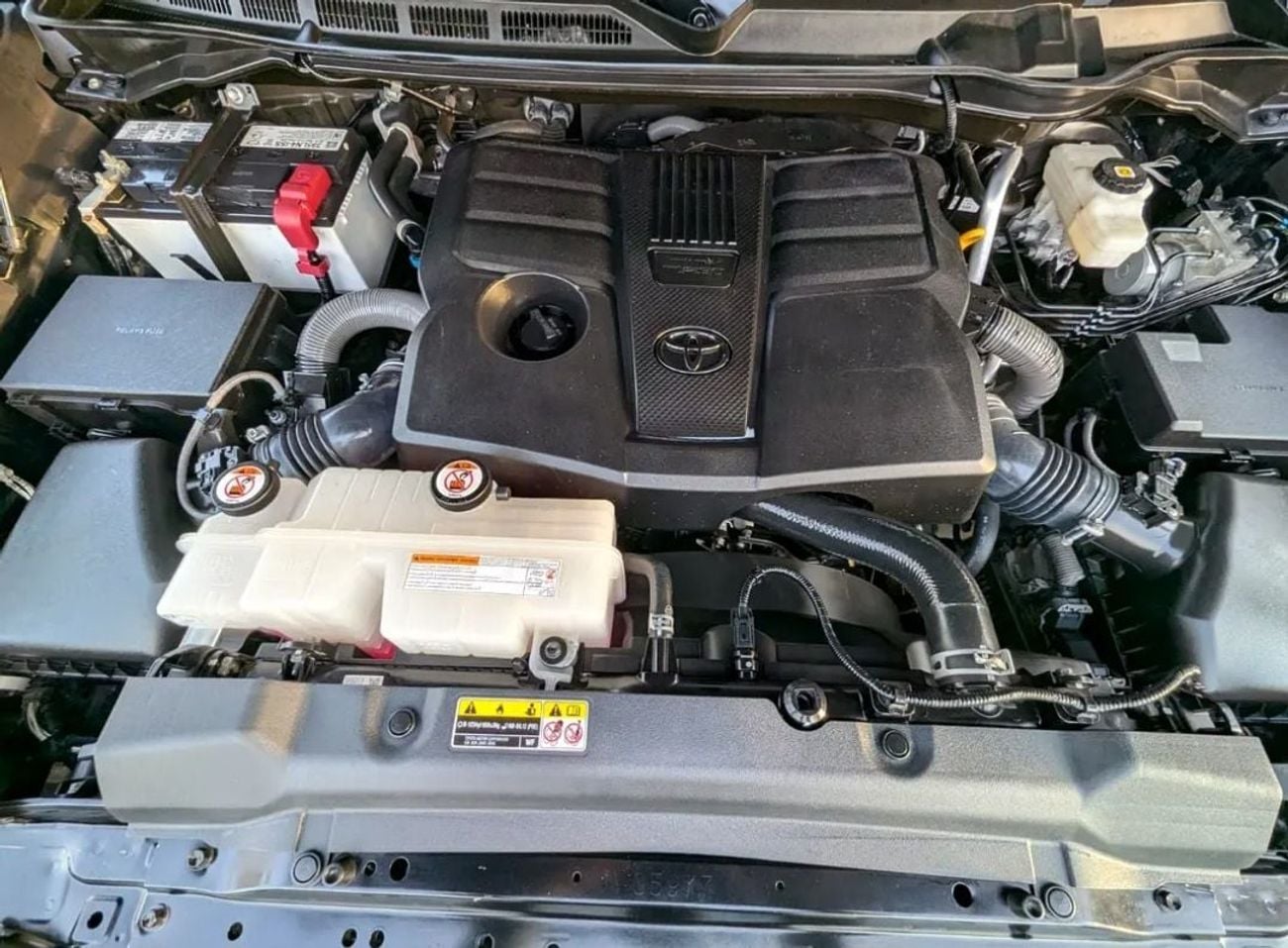 تويوتا تاندرا Toyota Tundra Crewmax Limited 2022MODEL 3.5L V6 petrol Engine with AWD 4x4, push start Transmission