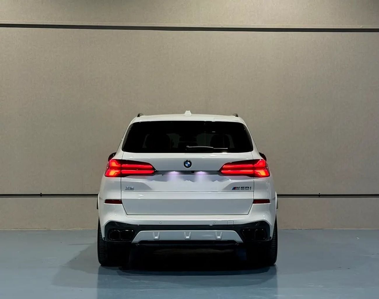 BMW X5 X5M60i GCC FHS WITH 5 YEARS WARRANTY SERVICE LOW KM