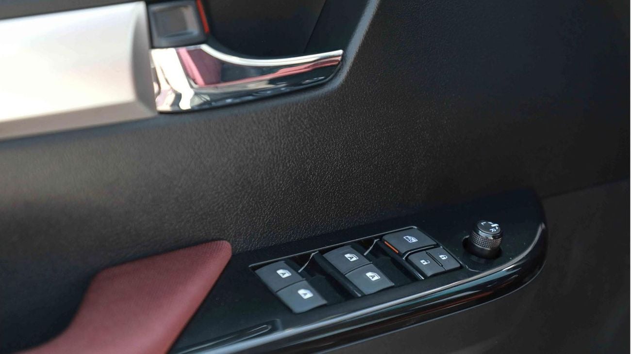 تويوتا هيلوكس 2.7L VVT‑i inline‑4 petrol (2TR‑FE), 4 door. 5 seats