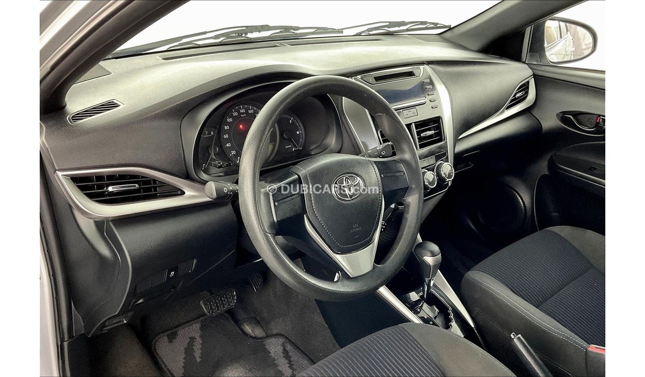 Toyota Yaris SE / E