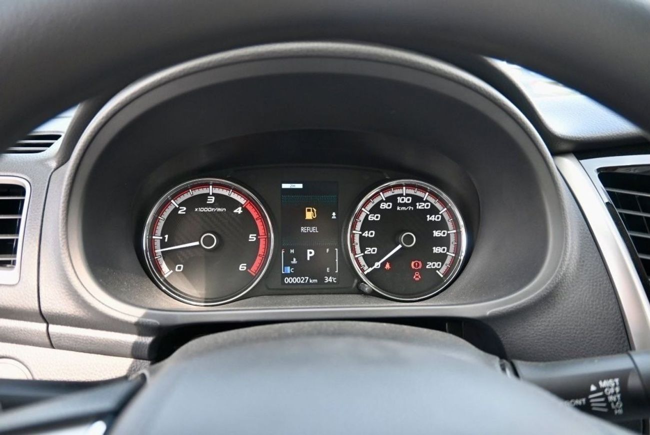 ميتسوبيشي L200 ميتسوبيشي L200 موديل 2023 ديزل 2.4 لتر ناقل حركة أوتوماتيكي أبيض من الخارج رمادي من الداخل