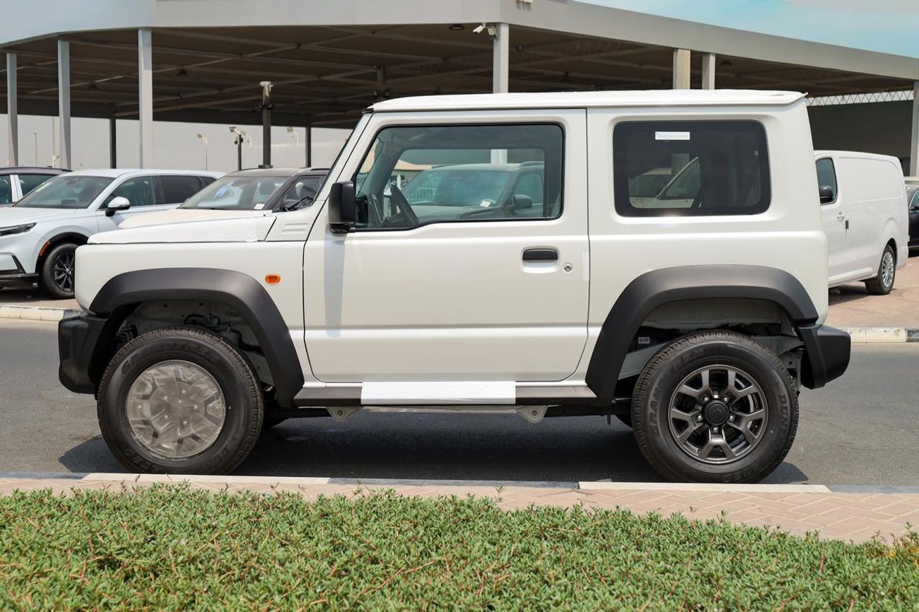 سوزوكي جيمني للبيع في دبي الإمارات: سوزوكي جمني GL بابين 2026 جديدة بالكامل. عداد صفر، قير عادي، بنزين، دفع رباعي