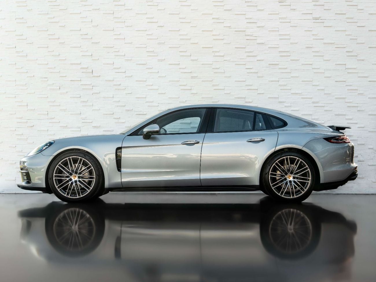 Porsche Panamera Std 3.0L (325 HP)